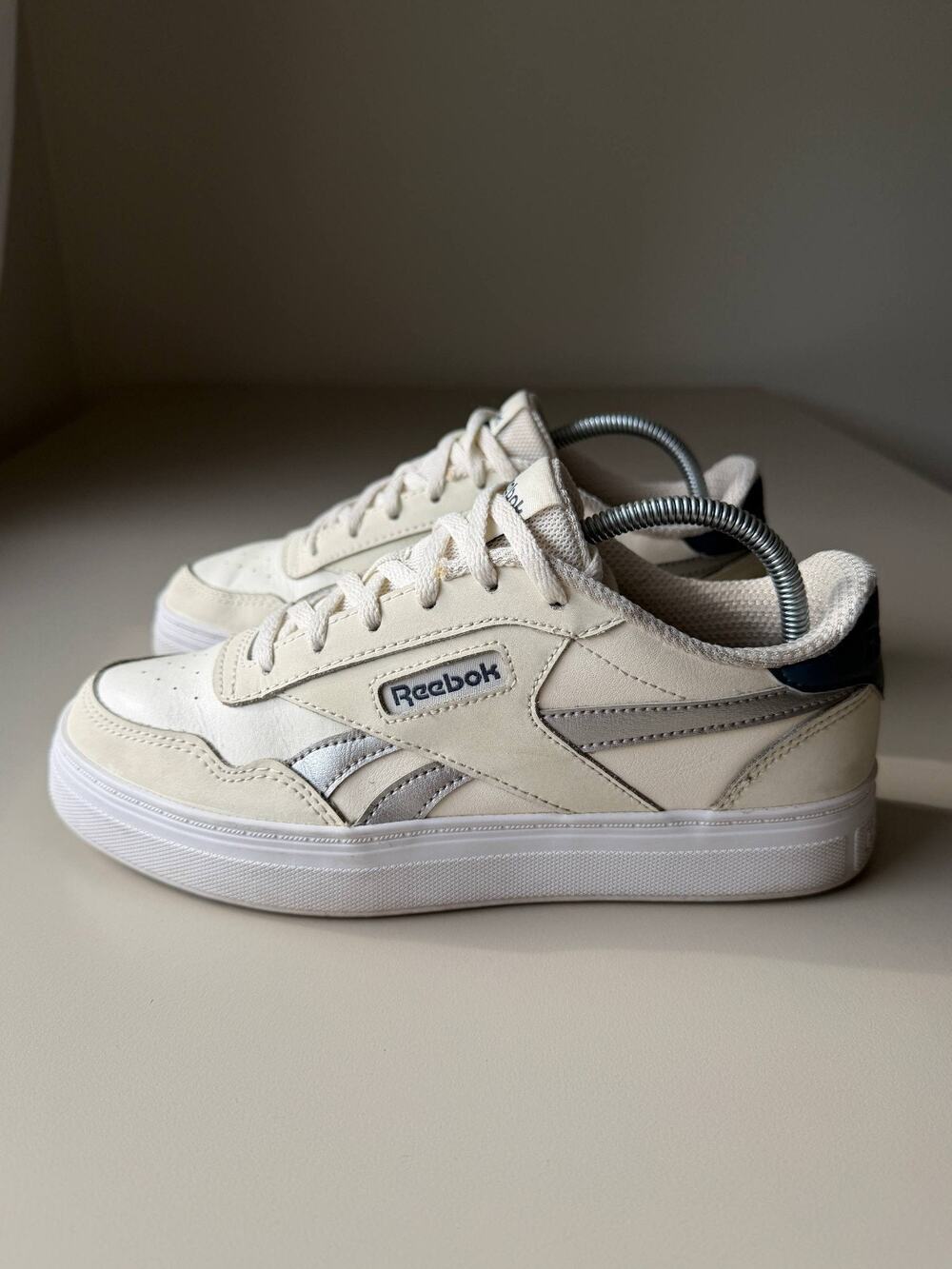 Reebok Court Advance Bold Women's Tennis Shoes Size 6.5 US Beige Silver Navy